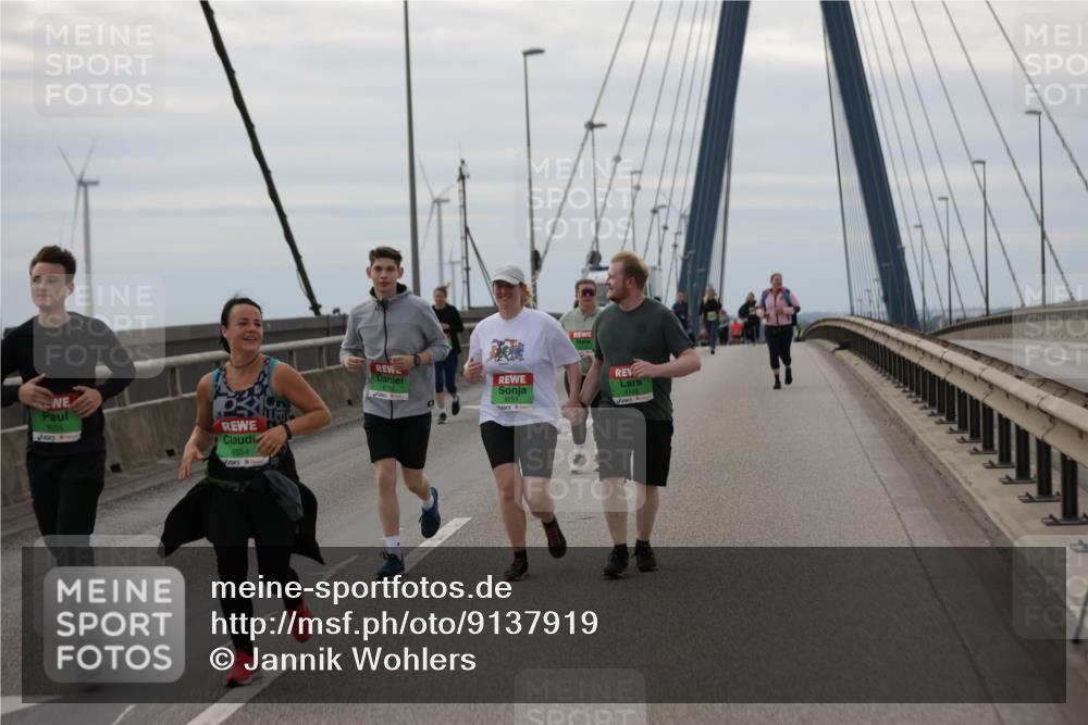 03.10.2025 - Köhlbrandbrückenlauf Jannik Wohlers http://msf.ph/oto/9137919 03.10.2025 16:08:07 Position 1 9554, 8751, 8749 meine-sportfotos.de