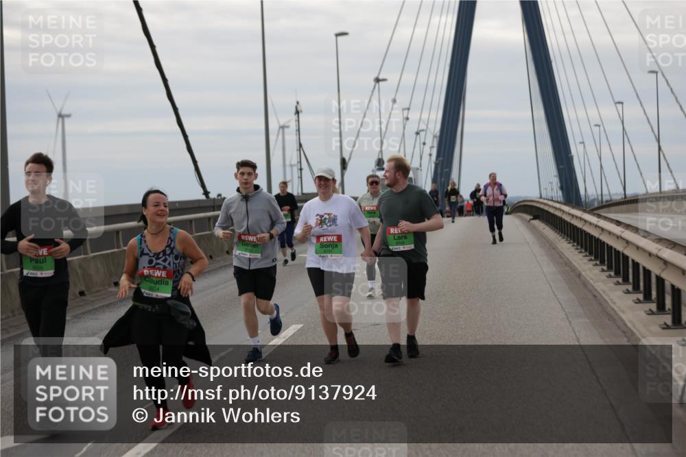 03.10.2025 - Köhlbrandbrückenlauf Jannik Wohlers http://msf.ph/oto/9137924 03.10.2025 16:08:07 Position 1 9555, 9554, 8751, 8749 meine-sportfotos.de