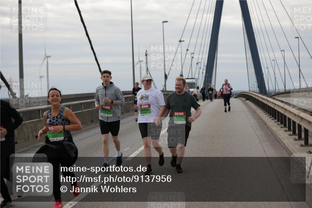 03.10.2025 - Köhlbrandbrückenlauf Jannik Wohlers http://msf.ph/oto/9137956 03.10.2025 16:08:07 Position 1 9554, 8751, 8749 meine-sportfotos.de