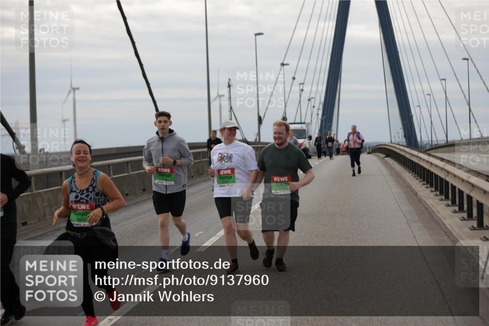 03.10.2025 - Köhlbrandbrückenlauf Jannik Wohlers http://msf.ph/oto/9137960 03.10.2025 16:08:07 Position 1 9554, 8751, 8749 meine-sportfotos.de