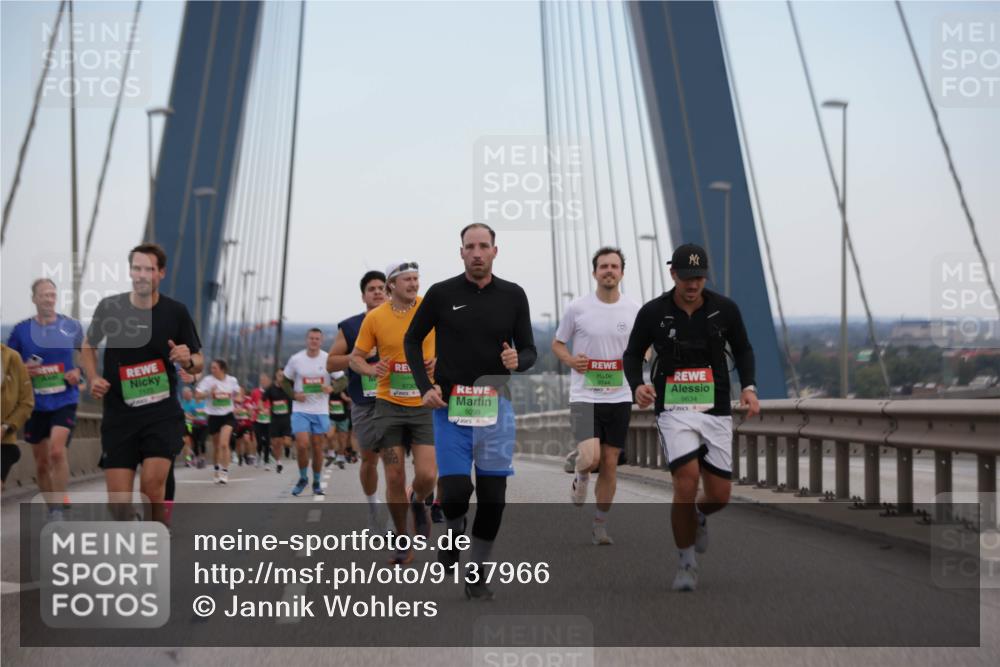 03.10.2025 - Köhlbrandbrückenlauf Jannik Wohlers http://msf.ph/oto/9137966 03.10.2025 15:25:22 Position 1 9299, 9744, 9634 meine-sportfotos.de