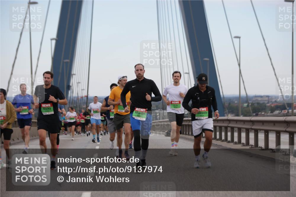 03.10.2025 - Köhlbrandbrückenlauf Jannik Wohlers http://msf.ph/oto/9137974 03.10.2025 15:25:22 Position 1 9744, 9299, 9634 meine-sportfotos.de