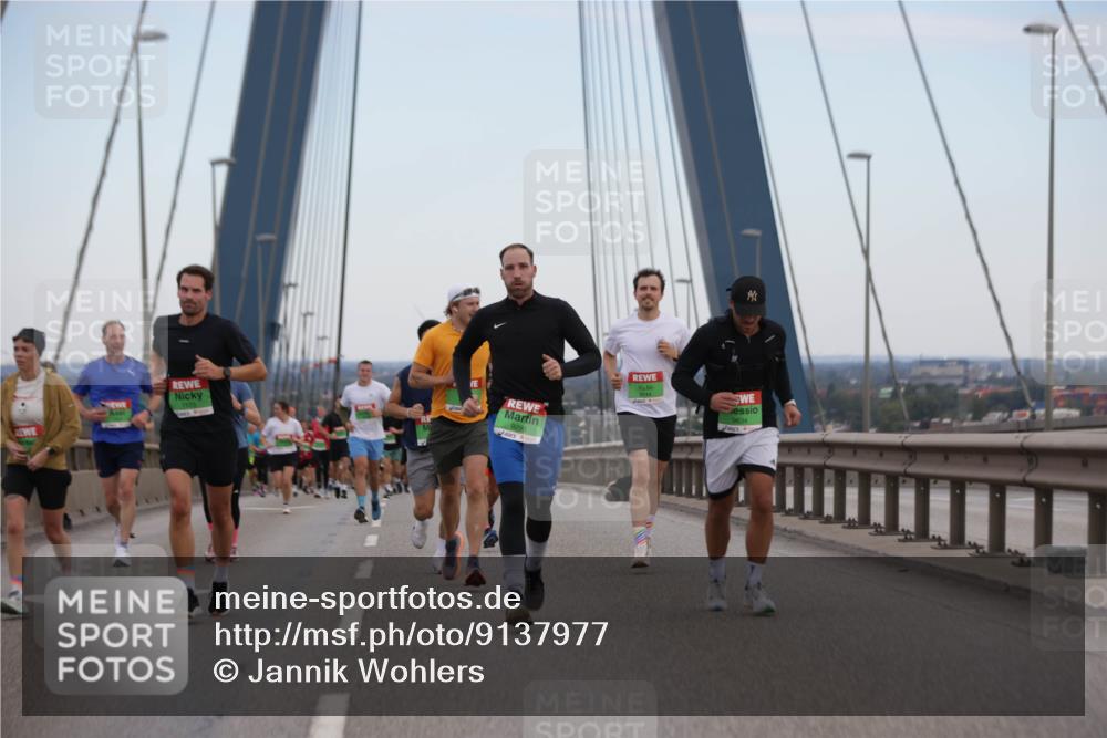 03.10.2025 - Köhlbrandbrückenlauf Jannik Wohlers http://msf.ph/oto/9137977 03.10.2025 15:25:22 Position 1 9299, 9634 meine-sportfotos.de