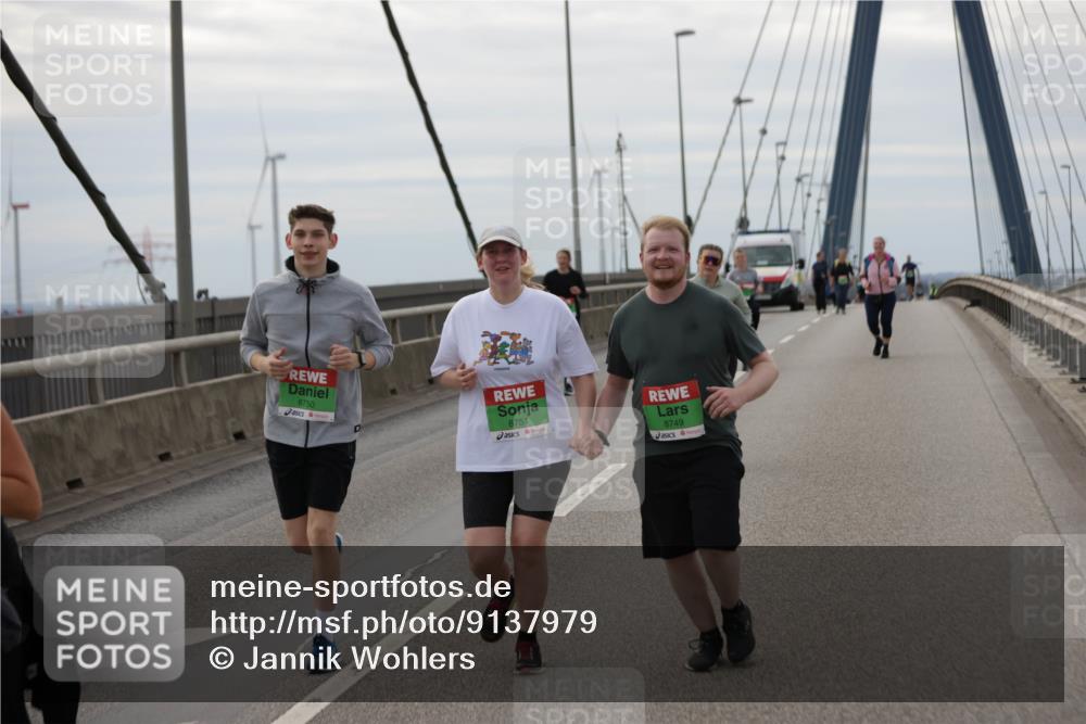 03.10.2025 - Köhlbrandbrückenlauf Jannik Wohlers http://msf.ph/oto/9137979 03.10.2025 16:08:08 Position 1 8750, 1, 8751, 8749 meine-sportfotos.de
