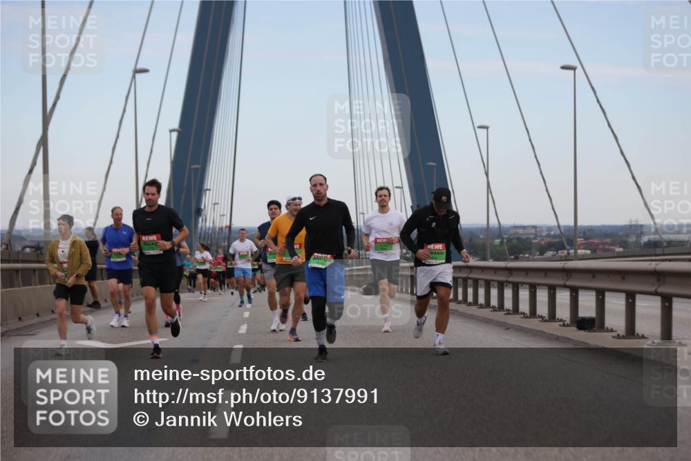 03.10.2025 - Köhlbrandbrückenlauf Jannik Wohlers http://msf.ph/oto/9137991 03.10.2025 15:25:23 Position 1  meine-sportfotos.de