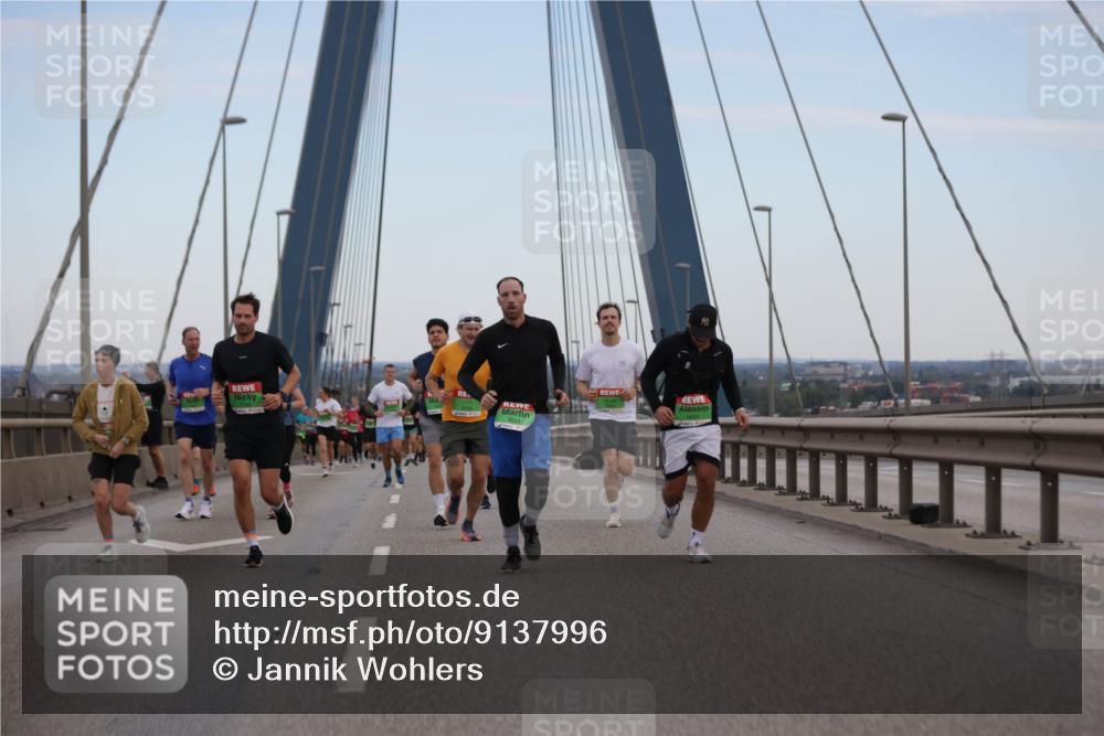 03.10.2025 - Köhlbrandbrückenlauf Jannik Wohlers http://msf.ph/oto/9137996 03.10.2025 15:25:23 Position 1  meine-sportfotos.de