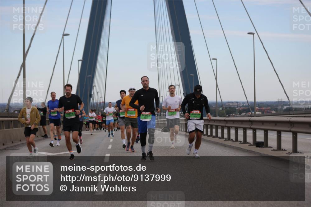 03.10.2025 - Köhlbrandbrückenlauf Jannik Wohlers http://msf.ph/oto/9137999 03.10.2025 15:25:23 Position 1  meine-sportfotos.de
