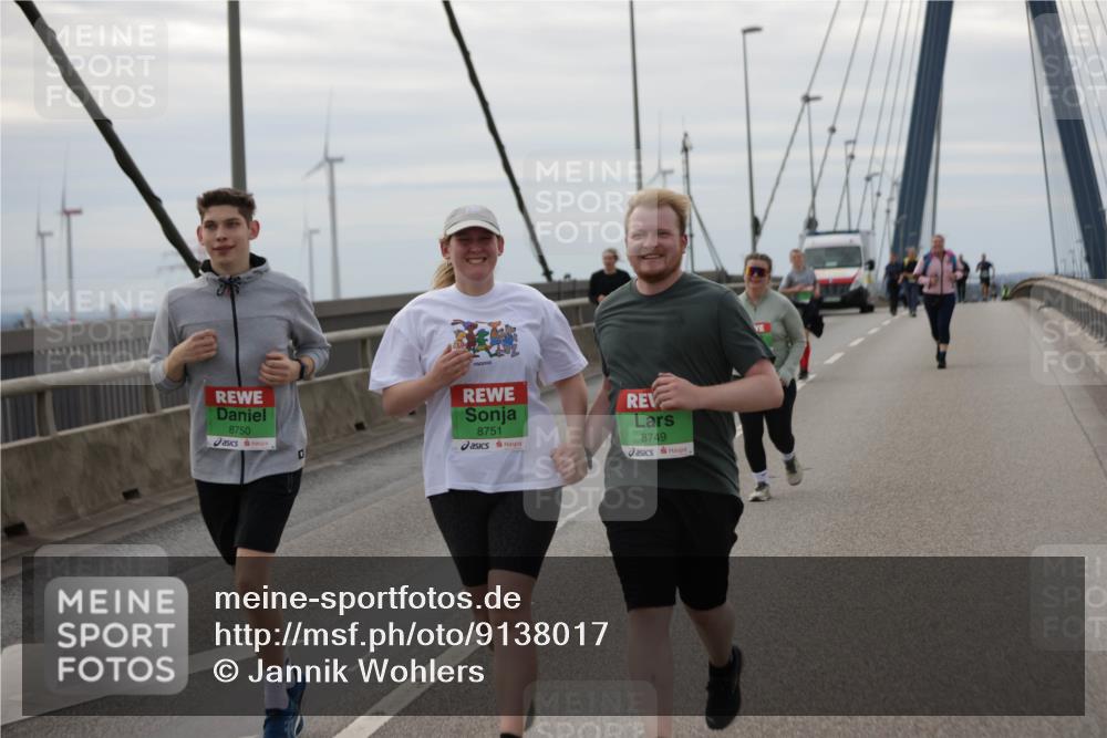 03.10.2025 - Köhlbrandbrückenlauf Jannik Wohlers http://msf.ph/oto/9138017 03.10.2025 16:08:09 Position 1 8750, 8751, 8749 meine-sportfotos.de