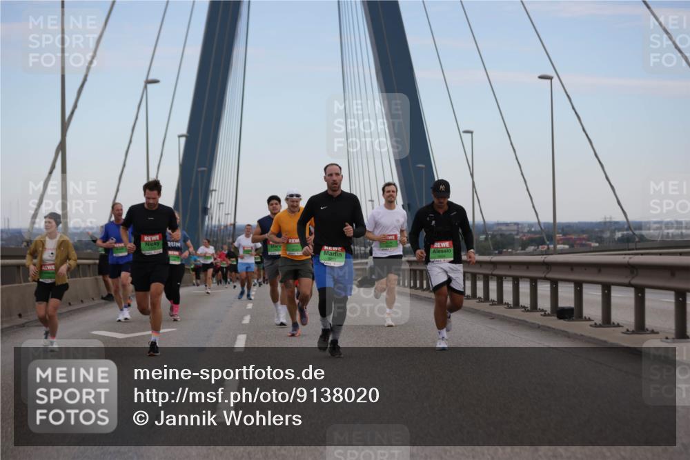 03.10.2025 - Köhlbrandbrückenlauf Jannik Wohlers http://msf.ph/oto/9138020 03.10.2025 15:25:23 Position 1  meine-sportfotos.de