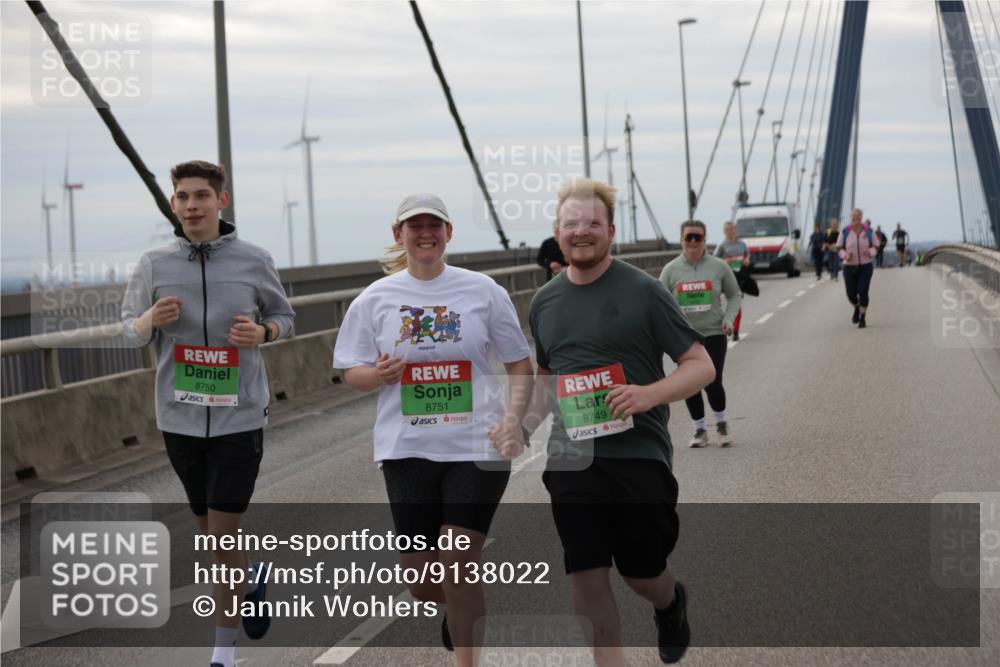 03.10.2025 - Köhlbrandbrückenlauf Jannik Wohlers http://msf.ph/oto/9138022 03.10.2025 16:08:09 Position 1 8750, 8751, 8749 meine-sportfotos.de