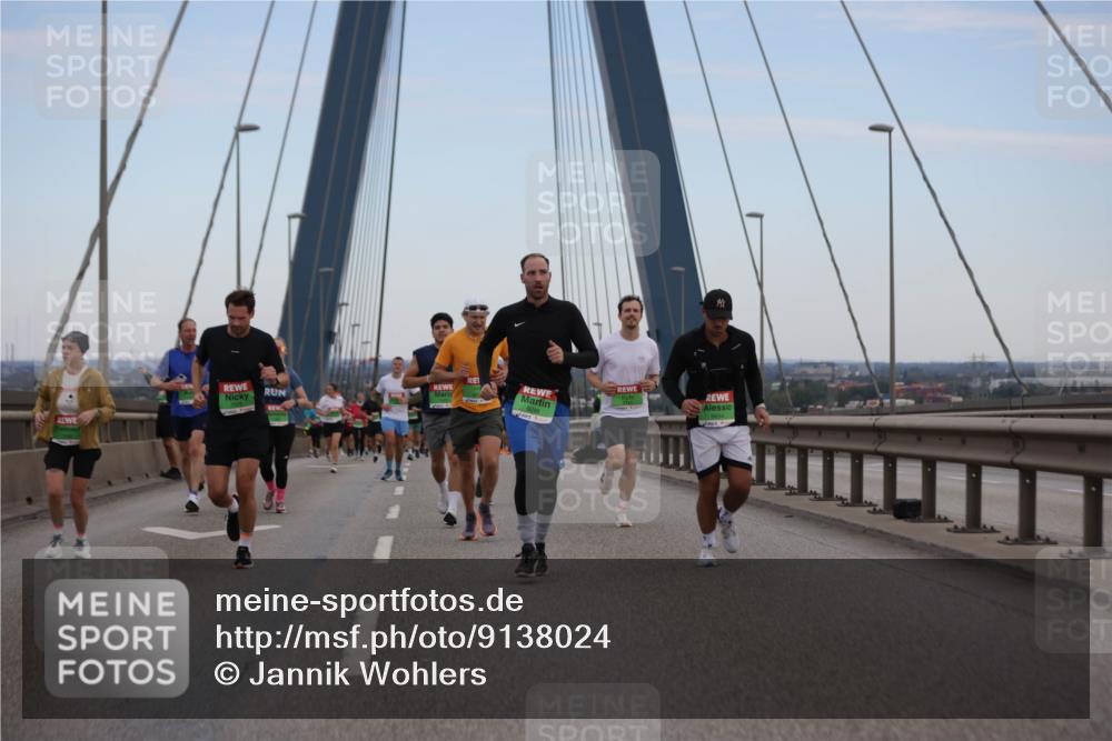 03.10.2025 - Köhlbrandbrückenlauf Jannik Wohlers http://msf.ph/oto/9138024 03.10.2025 15:25:23 Position 1  meine-sportfotos.de