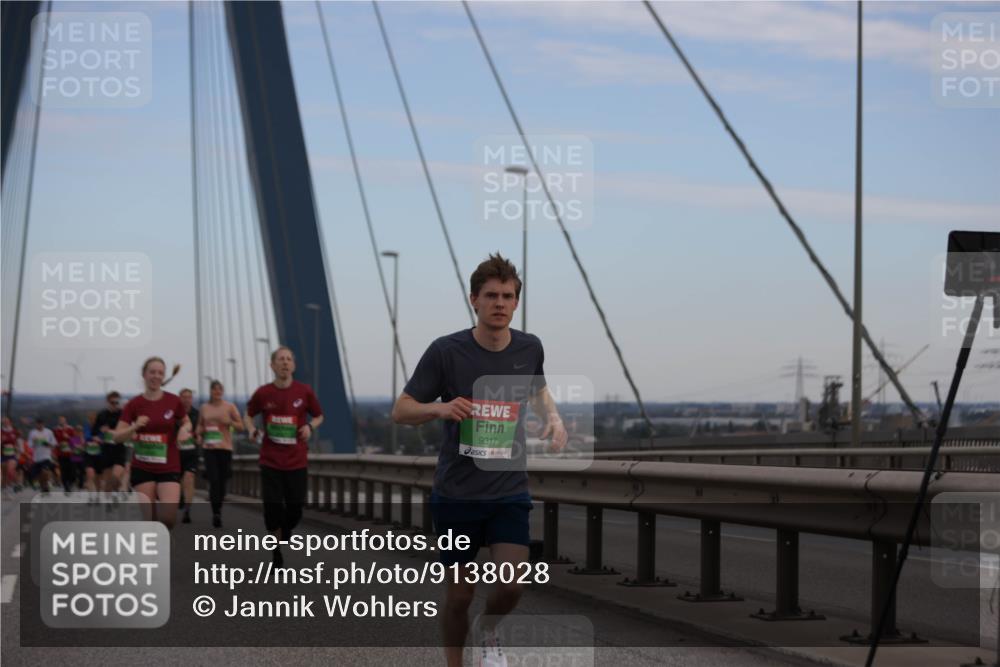 03.10.2025 - Köhlbrandbrückenlauf Jannik Wohlers http://msf.ph/oto/9138028 03.10.2025 15:28:10 Position 1 9317 meine-sportfotos.de