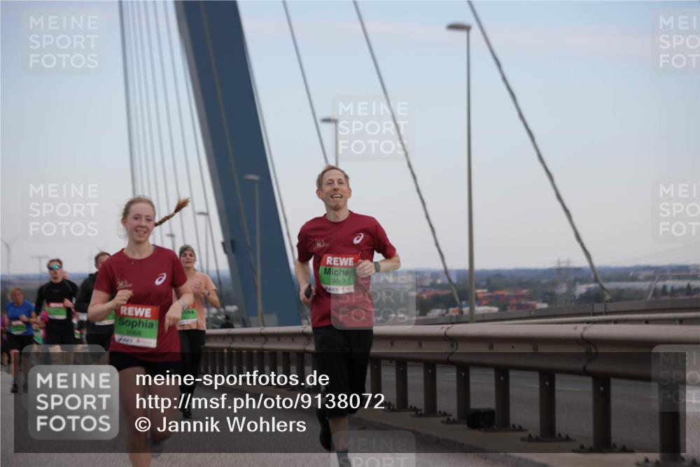 03.10.2025 - Köhlbrandbrückenlauf Jannik Wohlers http://msf.ph/oto/9138072 03.10.2025 15:28:12 Position 1 9068, 9067 meine-sportfotos.de