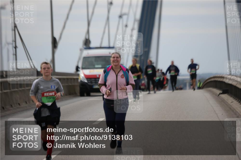 03.10.2025 - Köhlbrandbrückenlauf Jannik Wohlers http://msf.ph/oto/9138103 03.10.2025 16:08:12 Position 1 8421 meine-sportfotos.de