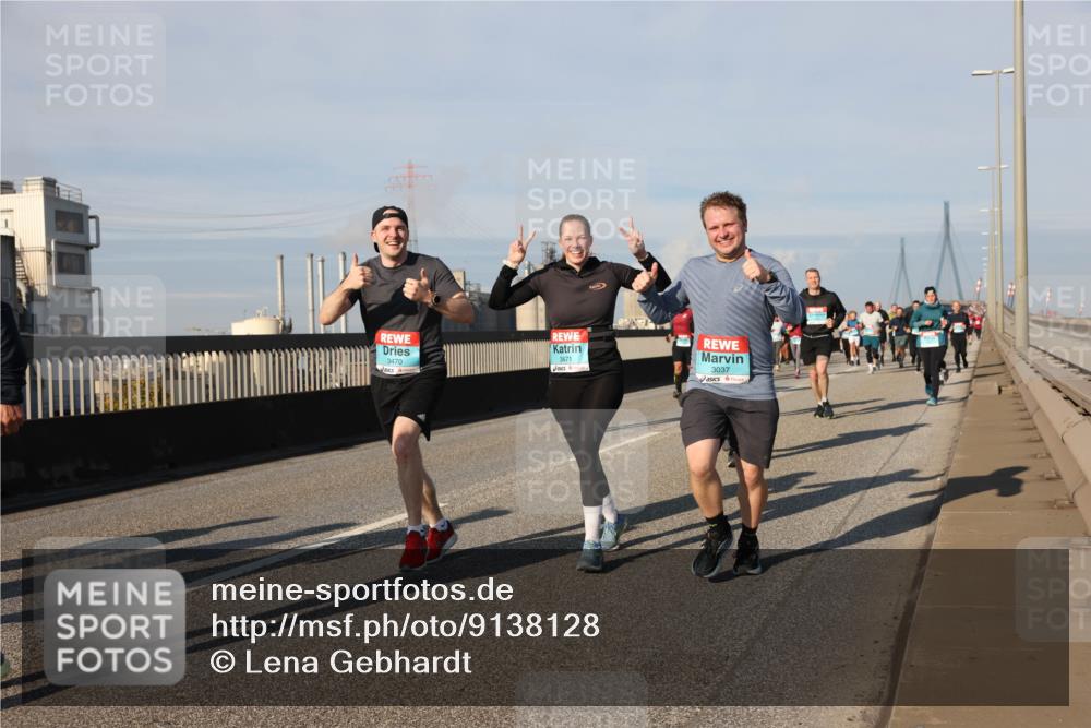 03.10.2025 - Köhlbrandbrückenlauf Lena Gebhardt http://msf.ph/oto/9138128 03.10.2025 09:55:55 Position 2 3470, 3471, 3037 meine-sportfotos.de