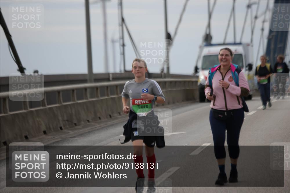 03.10.2025 - Köhlbrandbrückenlauf Jannik Wohlers http://msf.ph/oto/9138131 03.10.2025 16:08:13 Position 1 8421 meine-sportfotos.de