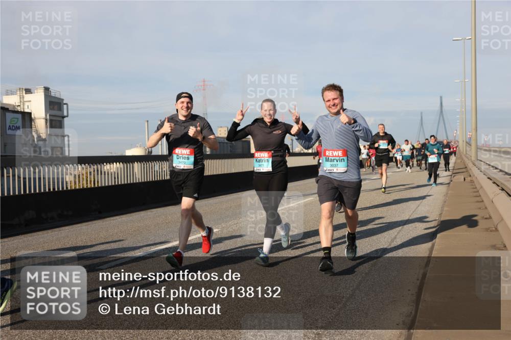 03.10.2025 - Köhlbrandbrückenlauf Lena Gebhardt http://msf.ph/oto/9138132 03.10.2025 09:55:55 Position 2 3471, 3037, 3470 meine-sportfotos.de