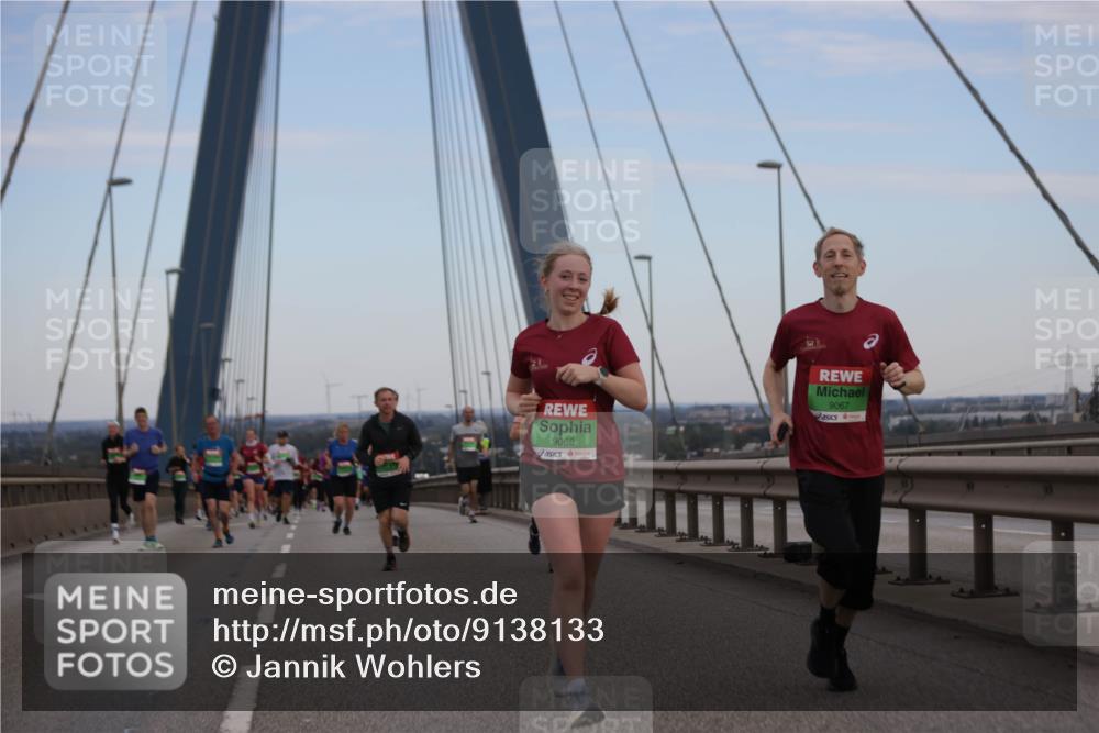 03.10.2025 - Köhlbrandbrückenlauf Jannik Wohlers http://msf.ph/oto/9138133 03.10.2025 15:28:13 Position 1 9068, 9067 meine-sportfotos.de
