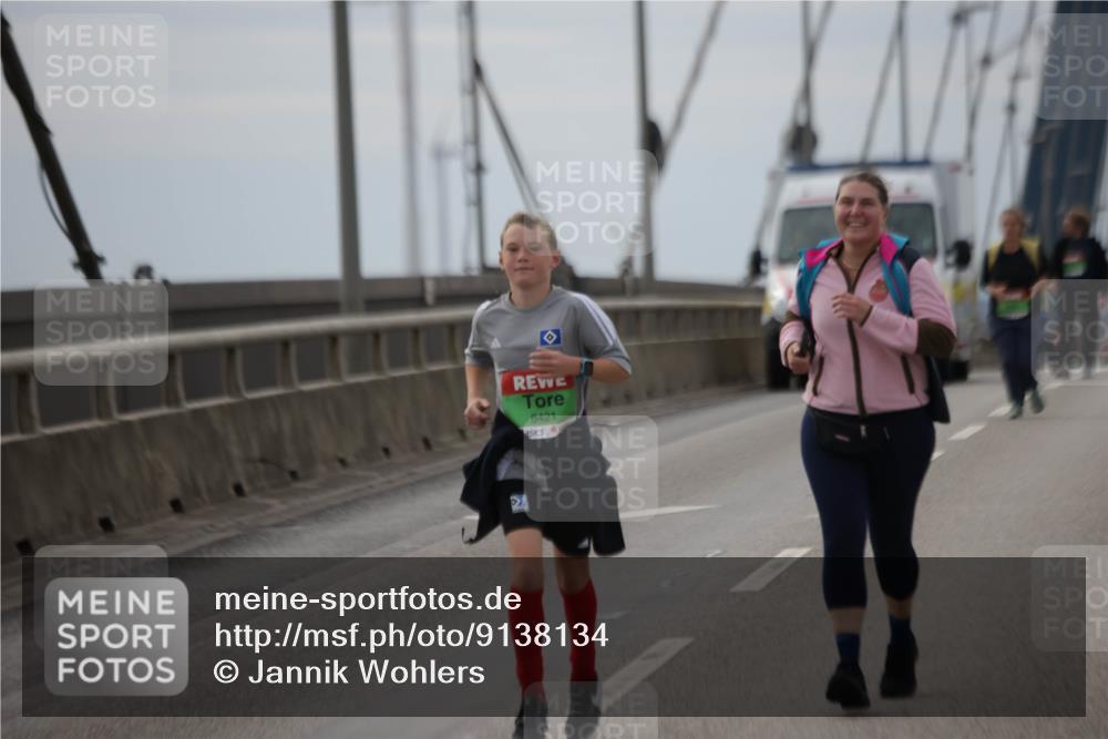 03.10.2025 - Köhlbrandbrückenlauf Jannik Wohlers http://msf.ph/oto/9138134 03.10.2025 16:08:13 Position 1 8421 meine-sportfotos.de