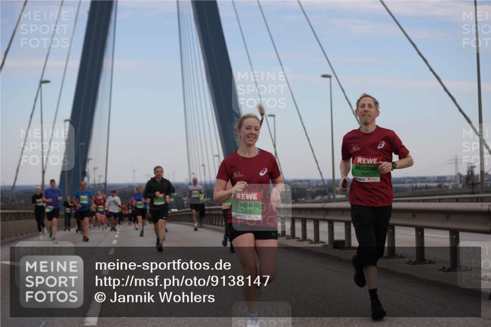 03.10.2025 - Köhlbrandbrückenlauf Jannik Wohlers http://msf.ph/oto/9138147 03.10.2025 15:28:13 Position 1 9068, 9067 meine-sportfotos.de
