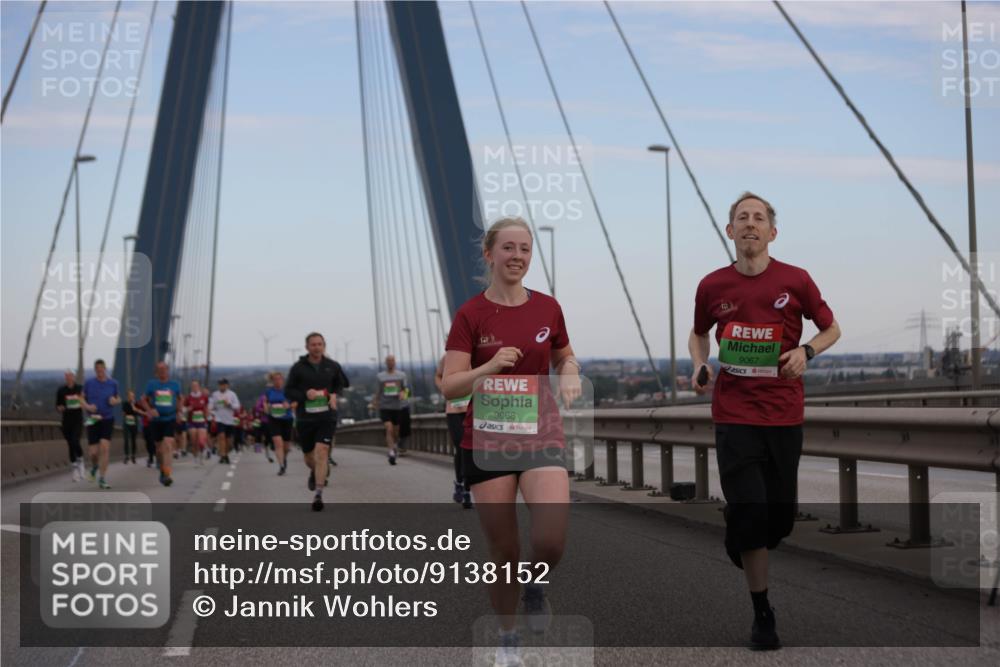 03.10.2025 - Köhlbrandbrückenlauf Jannik Wohlers http://msf.ph/oto/9138152 03.10.2025 15:28:13 Position 1 9068, 9067 meine-sportfotos.de