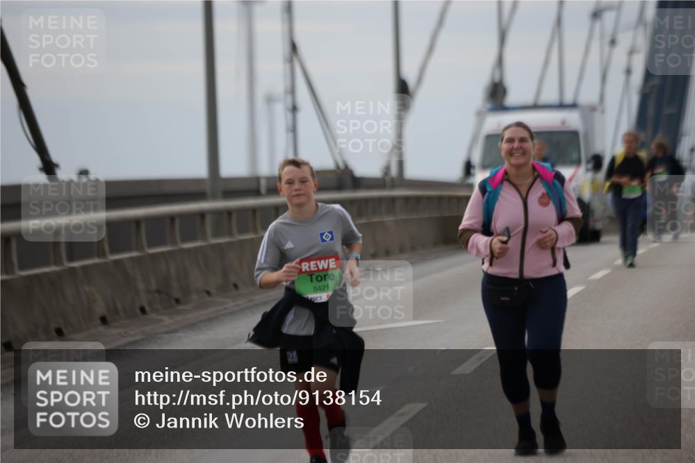 03.10.2025 - Köhlbrandbrückenlauf Jannik Wohlers http://msf.ph/oto/9138154 03.10.2025 16:08:13 Position 1 8421 meine-sportfotos.de