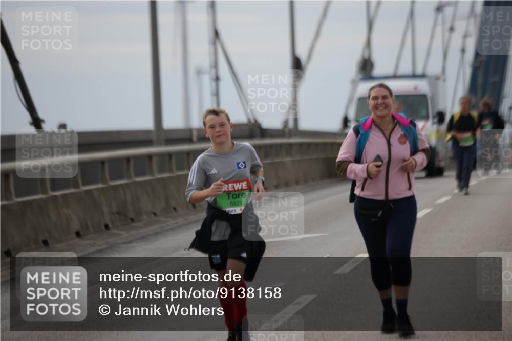 03.10.2025 - Köhlbrandbrückenlauf Jannik Wohlers http://msf.ph/oto/9138158 03.10.2025 16:08:13 Position 1 8421 meine-sportfotos.de