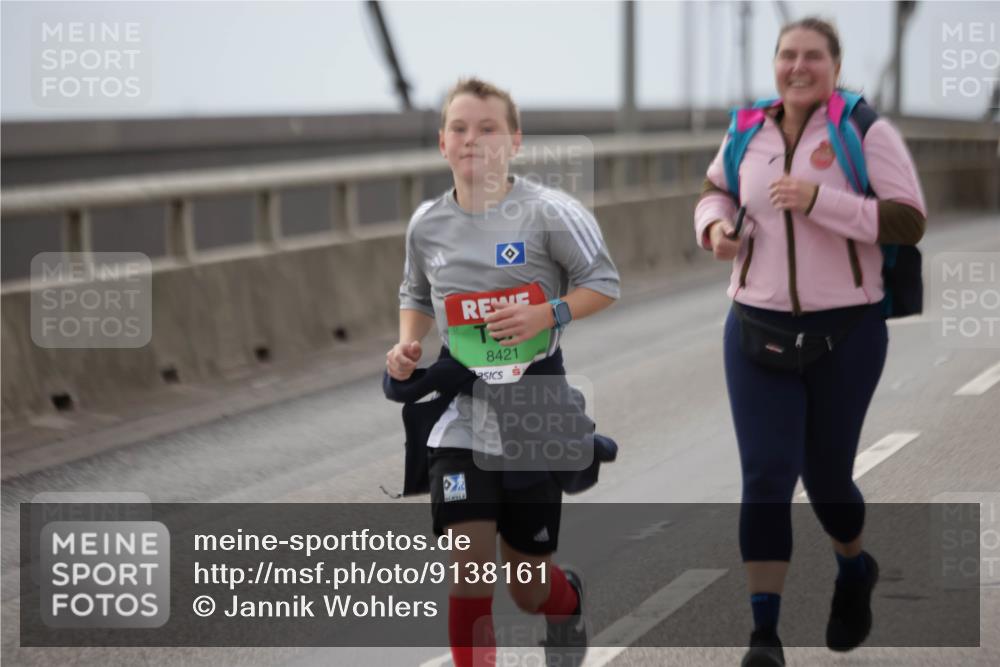 03.10.2025 - Köhlbrandbrückenlauf Jannik Wohlers http://msf.ph/oto/9138161 03.10.2025 16:08:15 Position 1 8421 meine-sportfotos.de