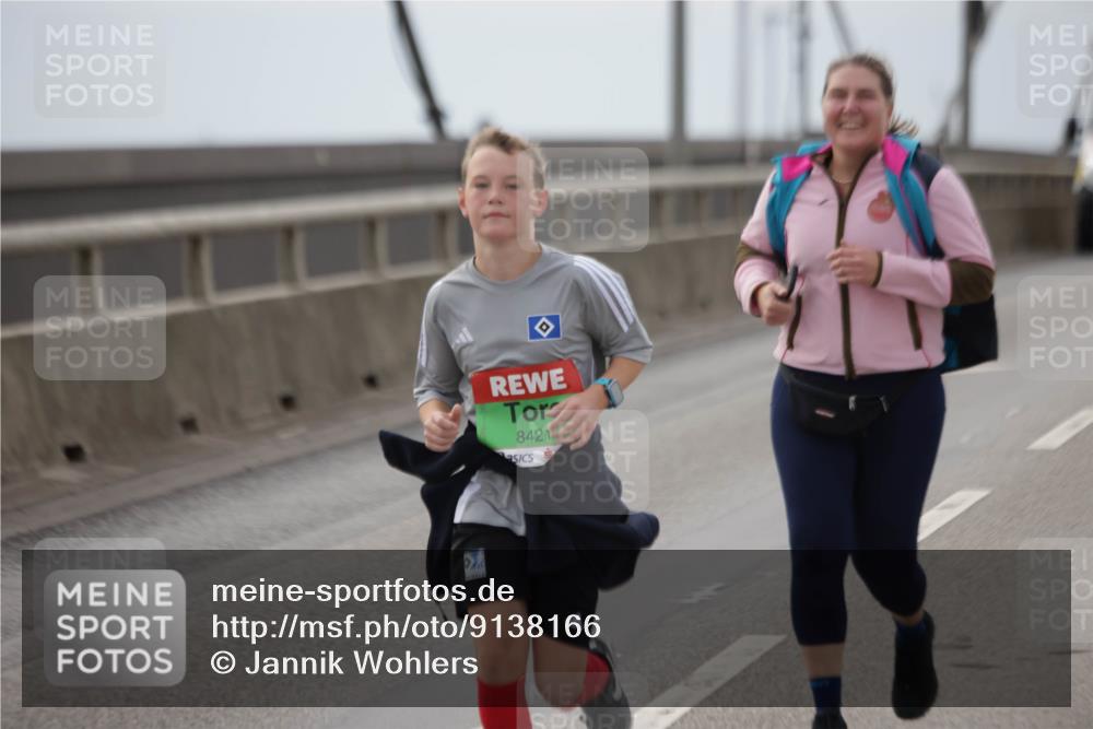 03.10.2025 - Köhlbrandbrückenlauf Jannik Wohlers http://msf.ph/oto/9138166 03.10.2025 16:08:15 Position 1 8421 meine-sportfotos.de
