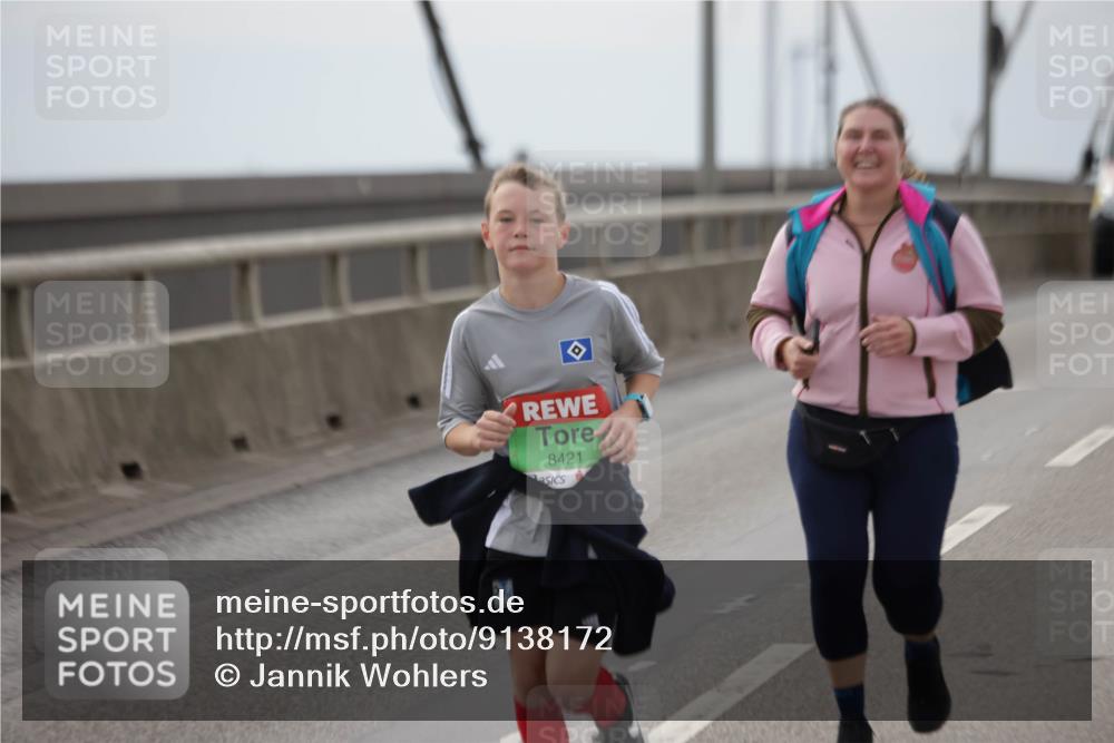 03.10.2025 - Köhlbrandbrückenlauf Jannik Wohlers http://msf.ph/oto/9138172 03.10.2025 16:08:15 Position 1 8421 meine-sportfotos.de