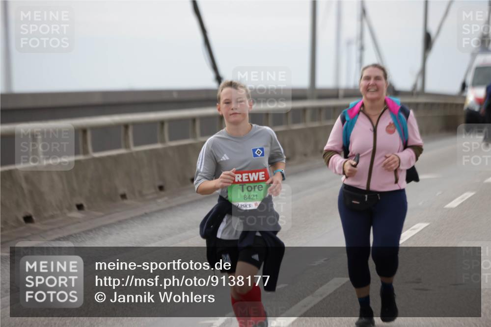 03.10.2025 - Köhlbrandbrückenlauf Jannik Wohlers http://msf.ph/oto/9138177 03.10.2025 16:08:15 Position 1 8421 meine-sportfotos.de