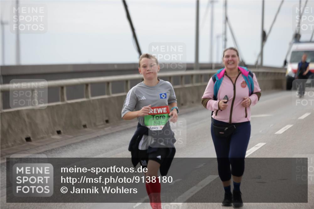 03.10.2025 - Köhlbrandbrückenlauf Jannik Wohlers http://msf.ph/oto/9138180 03.10.2025 16:08:15 Position 1 8421 meine-sportfotos.de