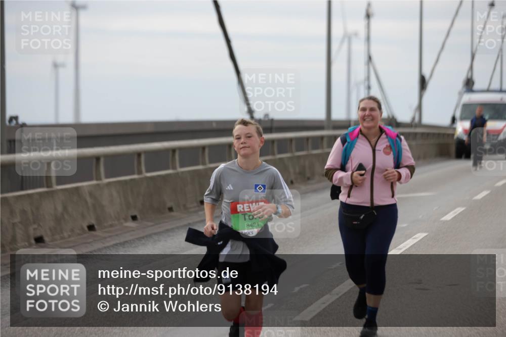 03.10.2025 - Köhlbrandbrückenlauf Jannik Wohlers http://msf.ph/oto/9138194 03.10.2025 16:08:15 Position 1 8421 meine-sportfotos.de