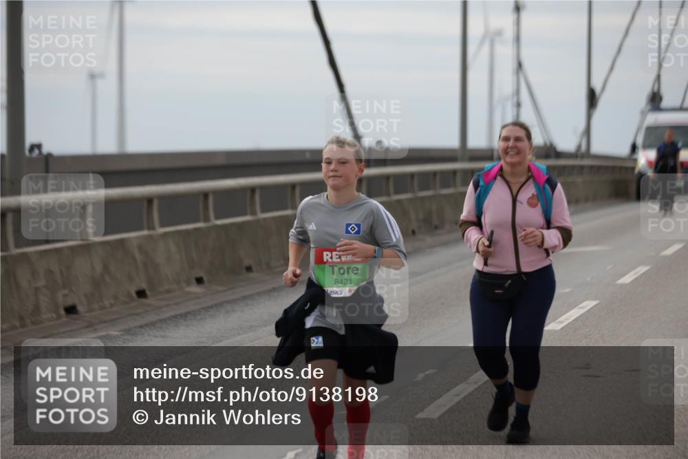 03.10.2025 - Köhlbrandbrückenlauf Jannik Wohlers http://msf.ph/oto/9138198 03.10.2025 16:08:15 Position 1 8421 meine-sportfotos.de