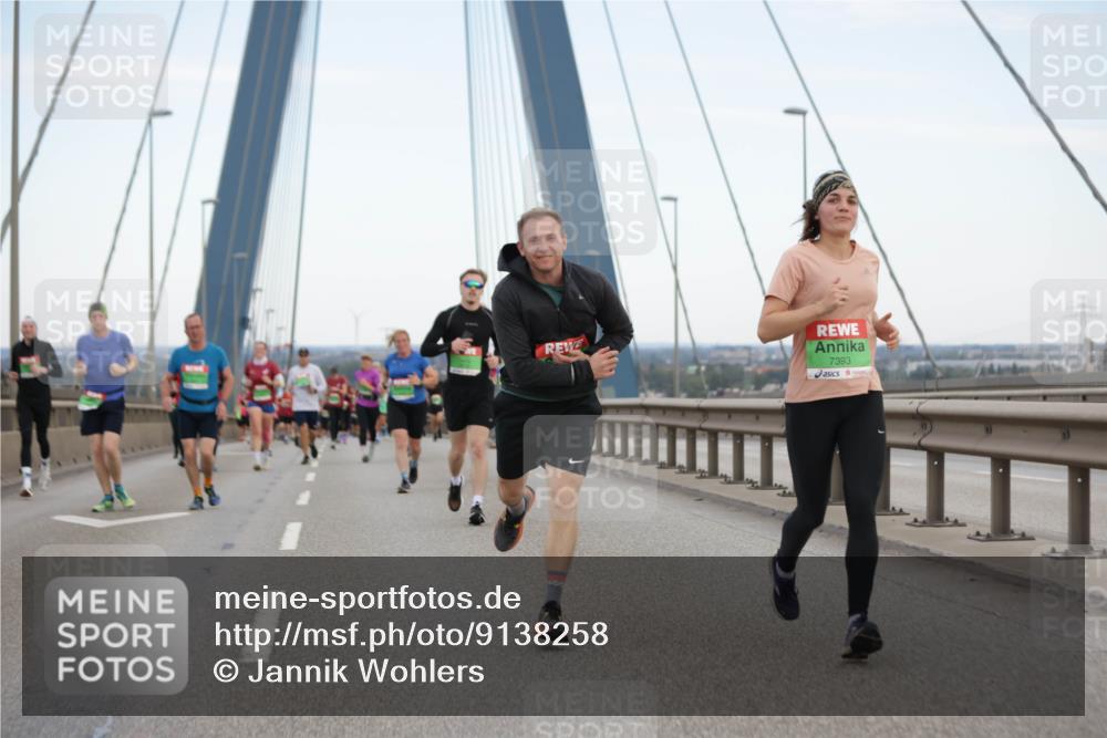03.10.2025 - Köhlbrandbrückenlauf Jannik Wohlers http://msf.ph/oto/9138258 03.10.2025 15:28:17 Position 1 7393 meine-sportfotos.de