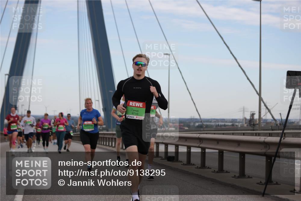 03.10.2025 - Köhlbrandbrückenlauf Jannik Wohlers http://msf.ph/oto/9138295 03.10.2025 15:28:20 Position 1 9710 meine-sportfotos.de