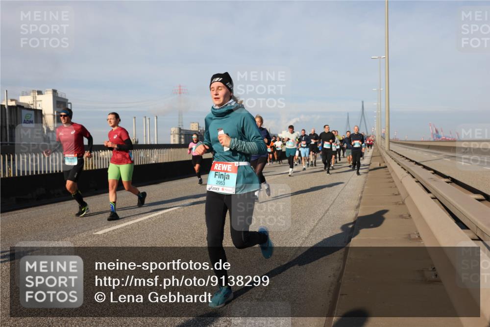 03.10.2025 - Köhlbrandbrückenlauf Lena Gebhardt http://msf.ph/oto/9138299 03.10.2025 09:56:01 Position 2 2953 meine-sportfotos.de
