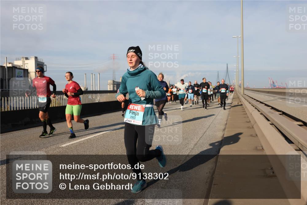 03.10.2025 - Köhlbrandbrückenlauf Lena Gebhardt http://msf.ph/oto/9138302 03.10.2025 09:56:01 Position 2 2953 meine-sportfotos.de
