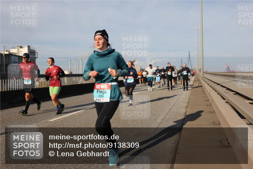 03.10.2025 - Köhlbrandbrückenlauf Lena Gebhardt http://msf.ph/oto/9138309 03.10.2025 09:56:01 Position 2 2953 meine-sportfotos.de