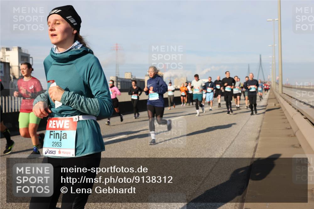 03.10.2025 - Köhlbrandbrückenlauf Lena Gebhardt http://msf.ph/oto/9138312 03.10.2025 09:56:01 Position 2 2953 meine-sportfotos.de