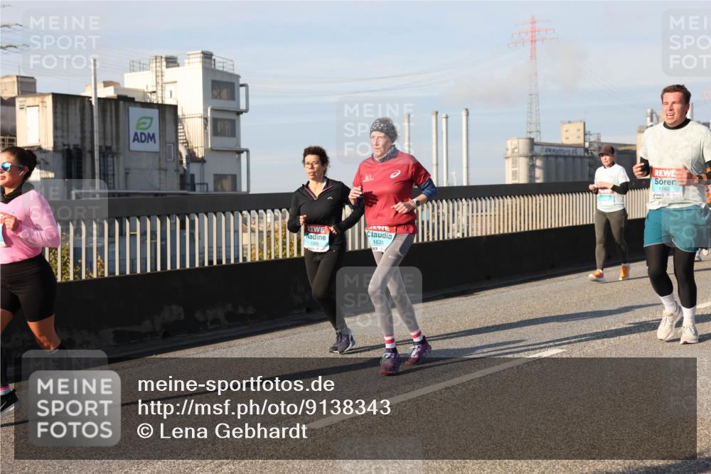 03.10.2025 - Köhlbrandbrückenlauf Lena Gebhardt http://msf.ph/oto/9138343 03.10.2025 09:56:03 Position 2 1305, 1633, 1782 meine-sportfotos.de