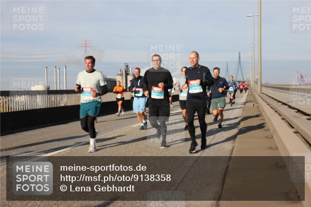 03.10.2025 - Köhlbrandbrückenlauf Lena Gebhardt http://msf.ph/oto/9138358 03.10.2025 09:56:04 Position 2  meine-sportfotos.de