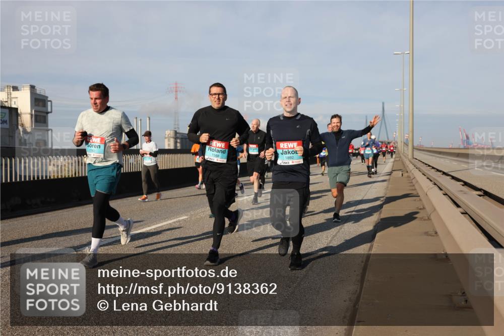03.10.2025 - Köhlbrandbrückenlauf Lena Gebhardt http://msf.ph/oto/9138362 03.10.2025 09:56:04 Position 2 1782, 1588, 1892 meine-sportfotos.de