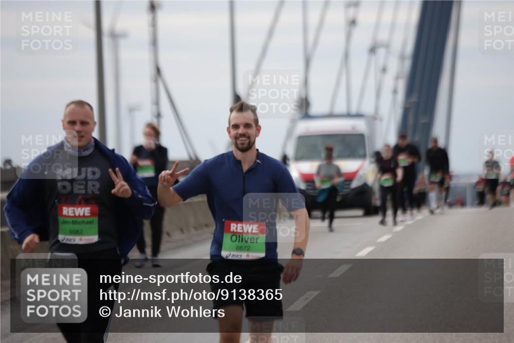 03.10.2025 - Köhlbrandbrückenlauf Jannik Wohlers http://msf.ph/oto/9138365 03.10.2025 16:08:35 Position 1 8682, 8672 meine-sportfotos.de