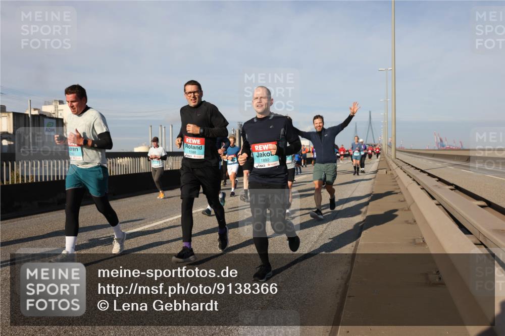 03.10.2025 - Köhlbrandbrückenlauf Lena Gebhardt http://msf.ph/oto/9138366 03.10.2025 09:56:04 Position 2 1782, 1588, 1892 meine-sportfotos.de