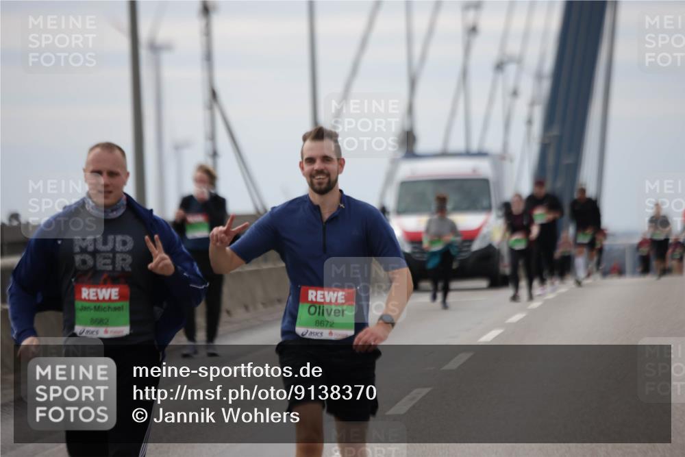 03.10.2025 - Köhlbrandbrückenlauf Jannik Wohlers http://msf.ph/oto/9138370 03.10.2025 16:08:35 Position 1 8682, 8672 meine-sportfotos.de