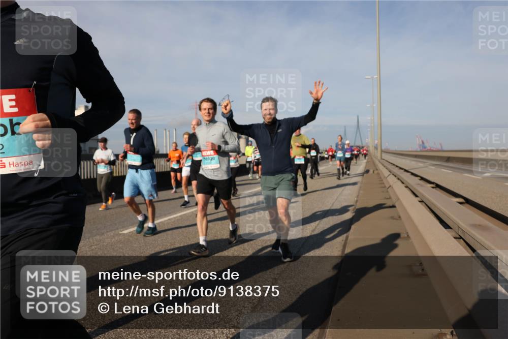 03.10.2025 - Köhlbrandbrückenlauf Lena Gebhardt http://msf.ph/oto/9138375 03.10.2025 09:56:05 Position 2  meine-sportfotos.de