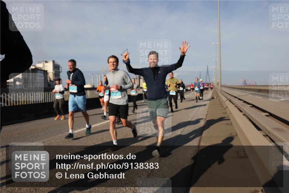 03.10.2025 - Köhlbrandbrückenlauf Lena Gebhardt http://msf.ph/oto/9138383 03.10.2025 09:56:05 Position 2  meine-sportfotos.de