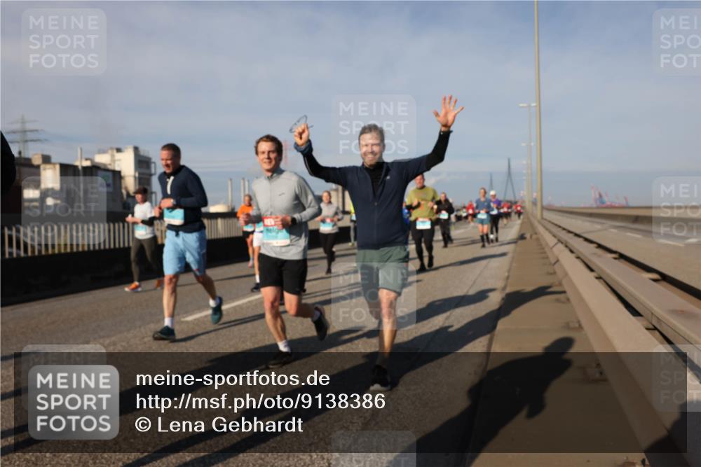 03.10.2025 - Köhlbrandbrückenlauf Lena Gebhardt http://msf.ph/oto/9138386 03.10.2025 09:56:05 Position 2  meine-sportfotos.de