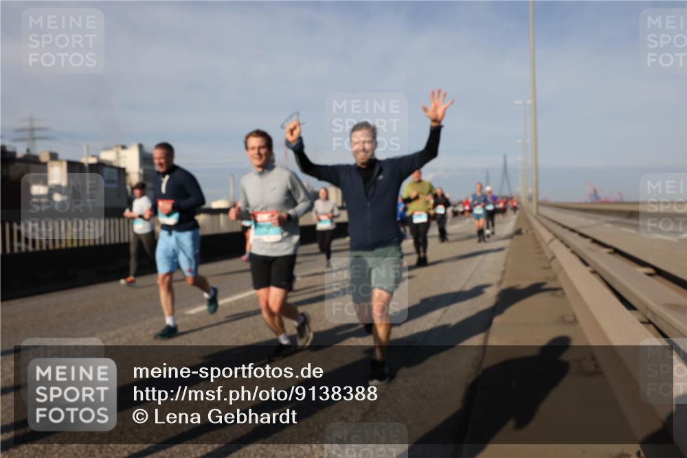 03.10.2025 - Köhlbrandbrückenlauf Lena Gebhardt http://msf.ph/oto/9138388 03.10.2025 09:56:06 Position 2  meine-sportfotos.de